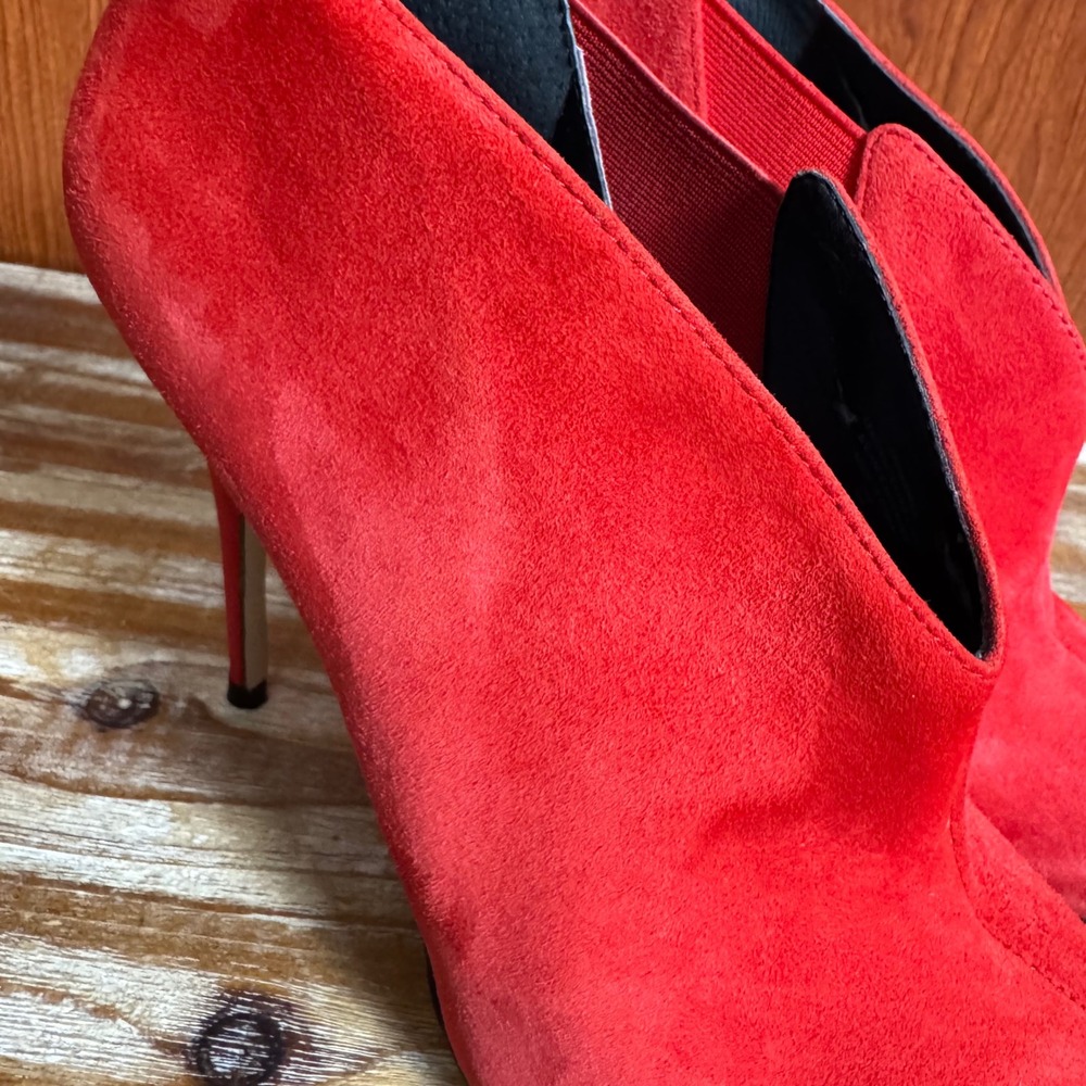 Guess Ondrea Red Suede Pointed Toe Stiletto Bootie Pumps Womens 7.5 Glam Chic - Picture 2 of 12